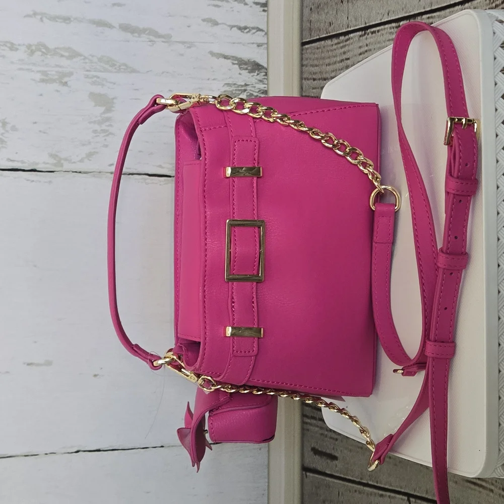 NWT Madden Girl Magenta Mini Tote Leather with Gold Chain And Earbud Pouch - Picture 3 of 17